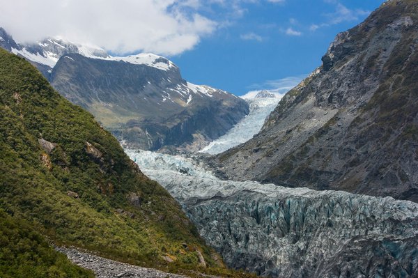 Quelles croisières offrent des randonnées pour découvrir les glaciers en Patagonie?