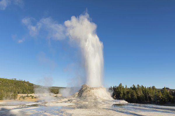 Quelles croisières offrent des randonnées pour découvrir les geysers en Islande?